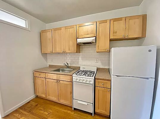 5th image of 1604 1st Ave #5FD