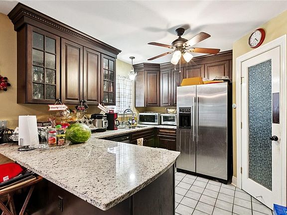 4th image of 7523 Benson St