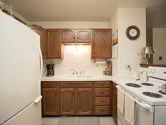 3rd image of 1361 S Lincoln Ave APT A