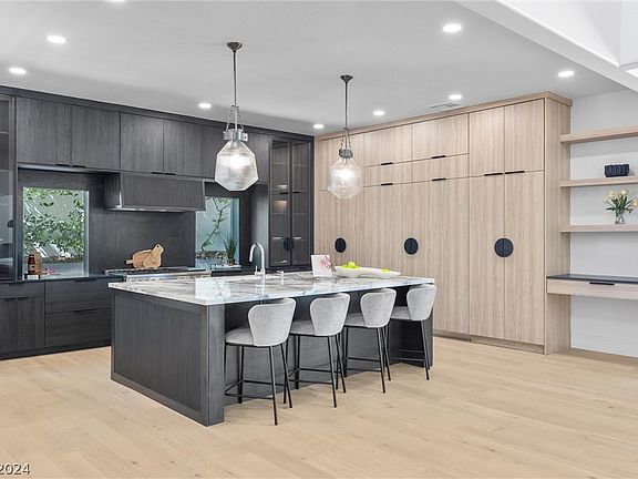 5th image of 701 Canyon Greens Dr
