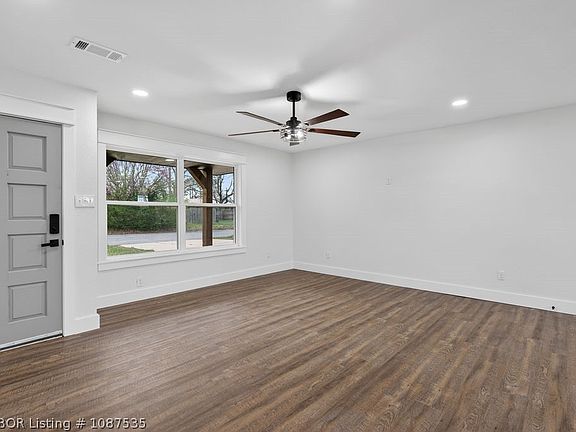 5th image of 1176 Eastwood Dr