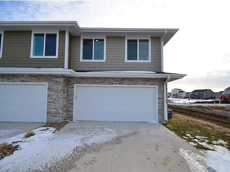 Building Photo - 660 SE Greyson Ln