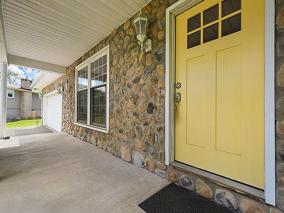 3rd image of 229 Wallace Cir