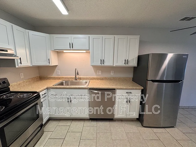 2 bed, 1.0 bath, 800 sqft, $1,075 — Photo 2