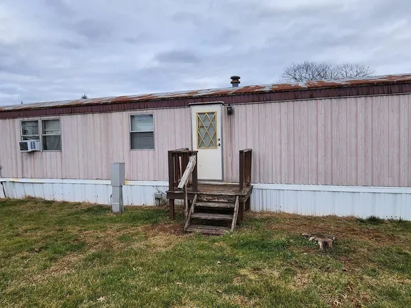 6 Jacqueline Dr, New Oxford, PA 17350