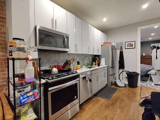 Rented by Signature Property Realty | media 15