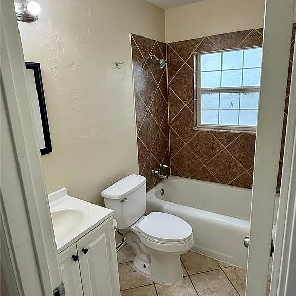 1728 Hasley Dr — Photo 2