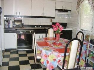 1027 Park Ave, Huntington, NY 11743