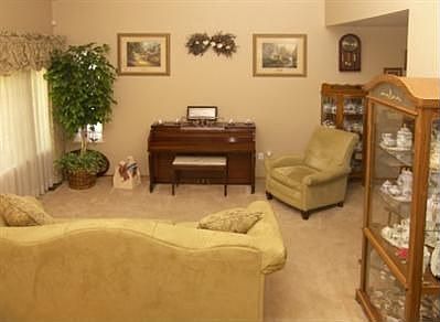 4th image of 11014 Marigold Dr NW