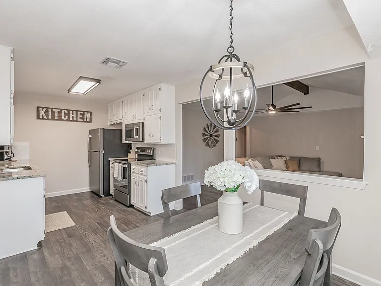 340 Gloria St — Photo 11