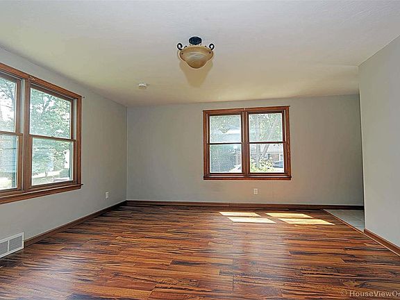 4th image of 1212 Tillaree Ln