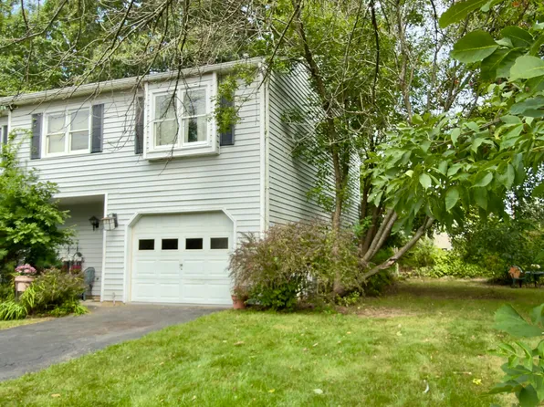 1 Clubhouse Drive, Saratoga Springs, NY 12866