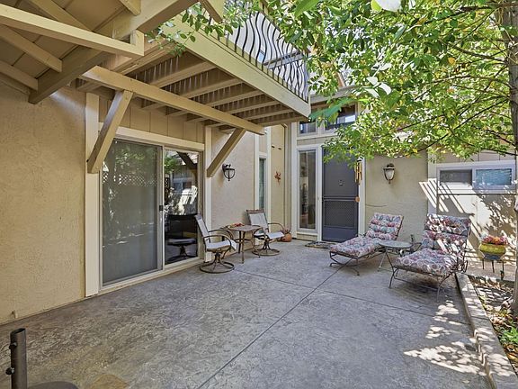 4th image of 4978 Village Oaks Dr