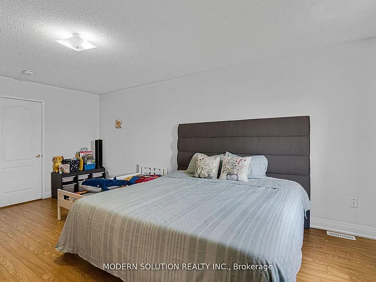 67 Roundstone Dr — Photo 23