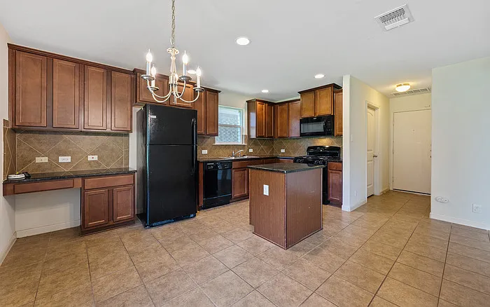 2021 Nestlewood Dr — Photo 5