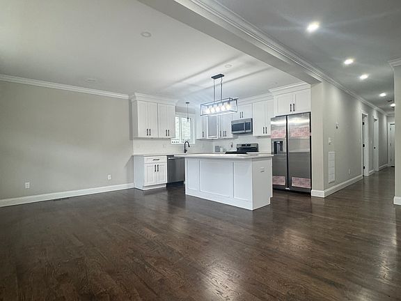 3rd image of 279 Harriet St