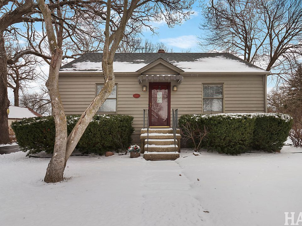 1st image of 27 Oak Lane Dr