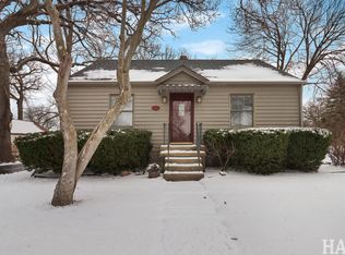 27 Oak Lane Dr, Lake Villa, IL 60046