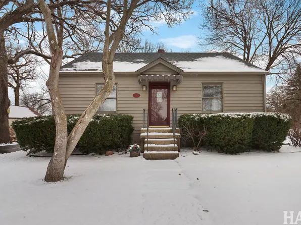 27 Oak Lane Dr, Lake Villa, IL 60046