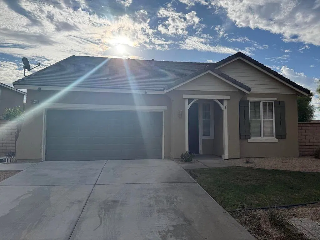 4 bed, 2800 sqft, $3,300 — Photo 1