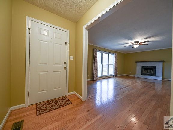 4th image of 411 Bedford Dr