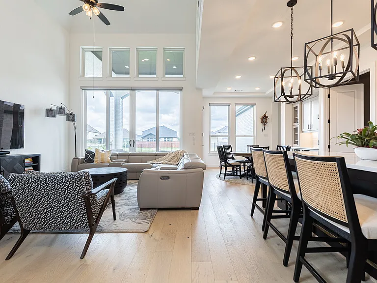 208 Sadaba St — Photo 12