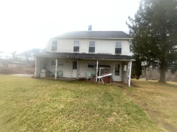 111 Alley Rd, Smithton, PA 15479