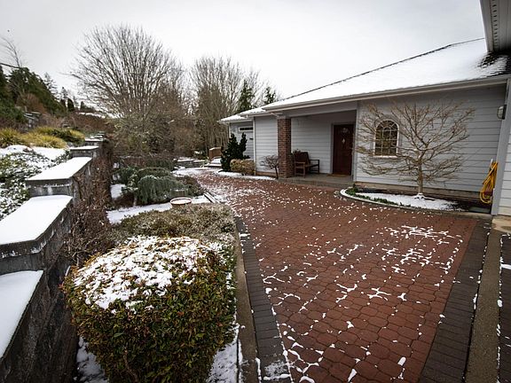3rd image of 3540 Sarann Ave E