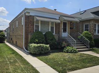 5823 W Addison St, Chicago, IL 60634