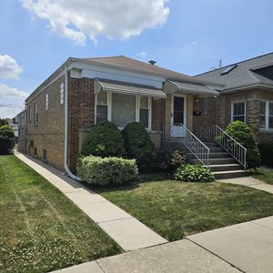 5823 W Addison St, Chicago, IL, 60634