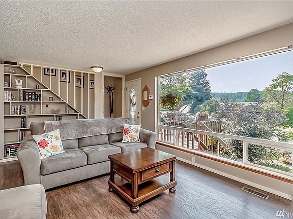 4th image of 344 Mackenzie Dr