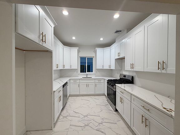 2nd image of 736 Maguire Ave #1
