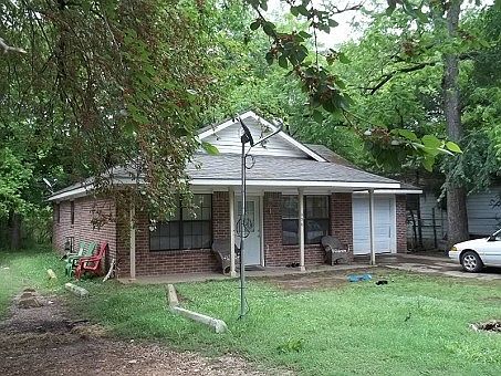1st image of 906 Campbell St
