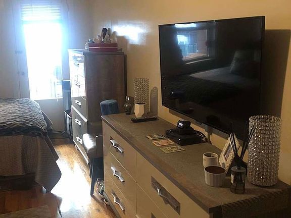 5th image of 239 E 84th St APT 3B
