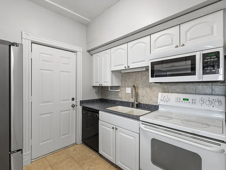 1740 N Arlington Pl #A — Photo 7