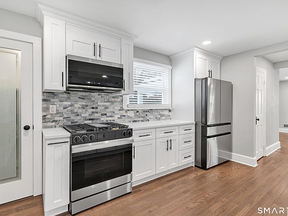 5th image of 10 Merrill Road