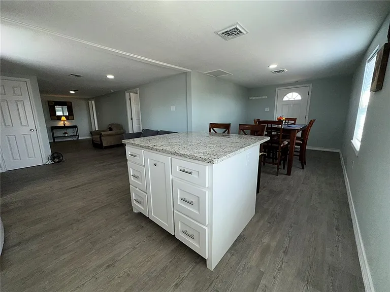 201 Volpe Cir — Photo 13