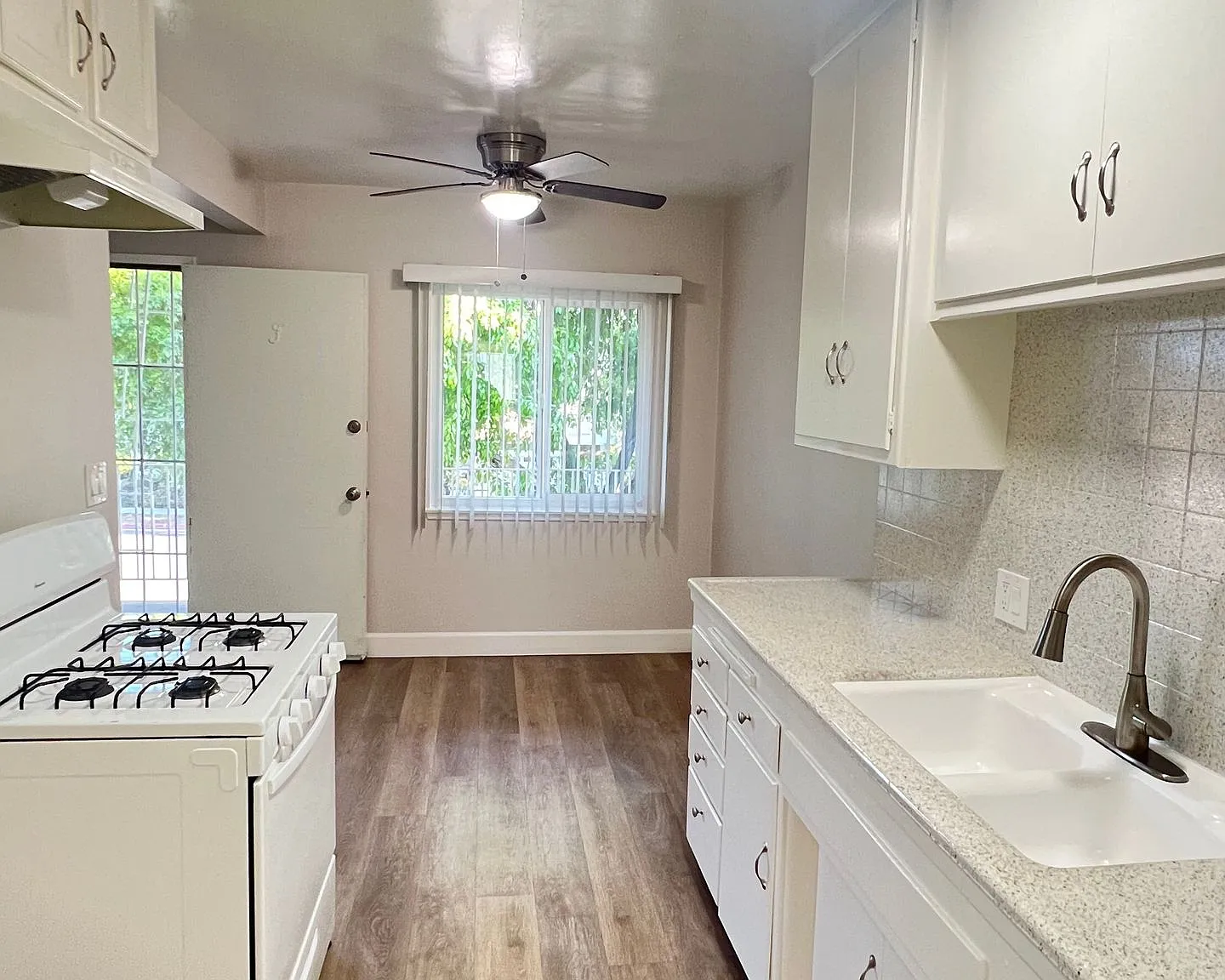 7353 Comstock Ave — Photo 1