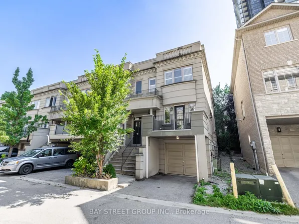 35 William Poole Way, Toronto, ON M2N 7A6