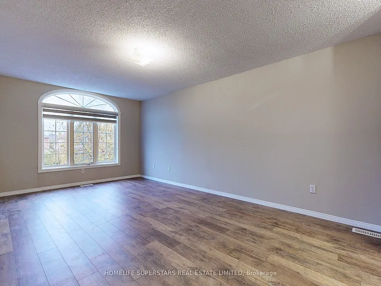 32 Holkham Ave — Photo 16