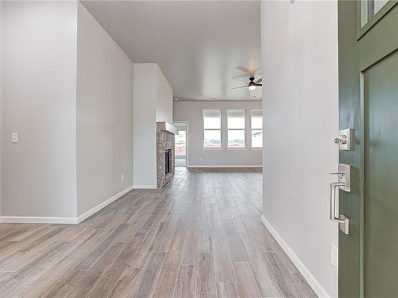 5th image of 2909 SE 24th St