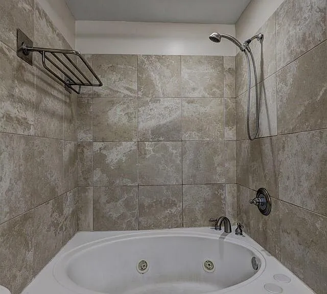 1101 Juniper St NE #106 — Photo 23