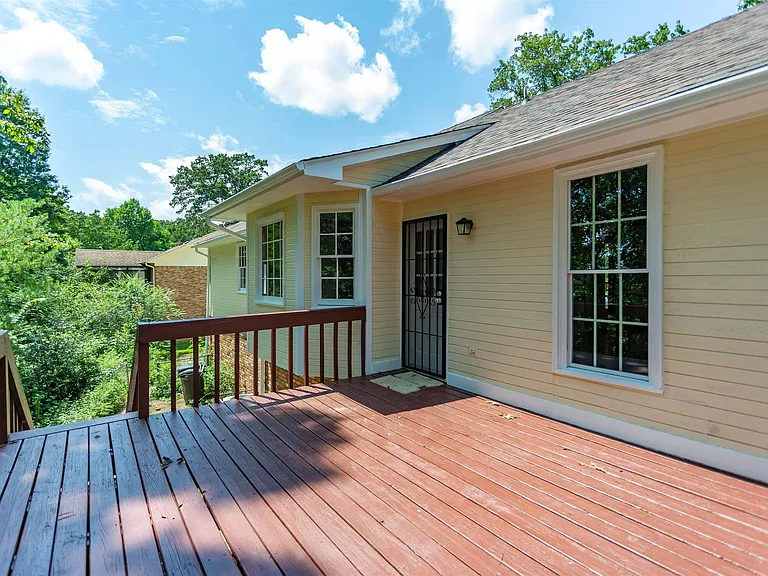 917 Dunridge Dr — Photo 2