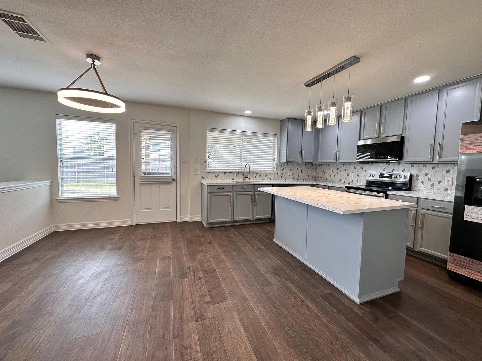 1820 Kittyhawk Dr — Photo 2
