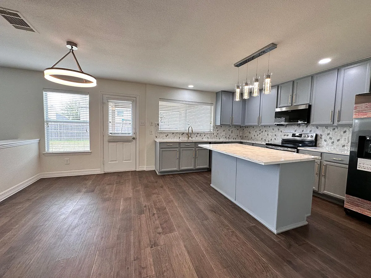 Building Photo - 1820 Kittyhawk Dr