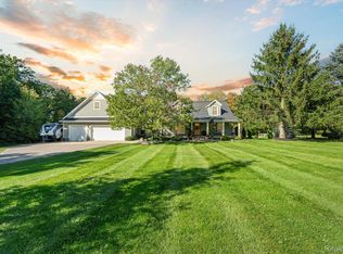 11101 Foxcroft Ln, Fenton, MI 48430