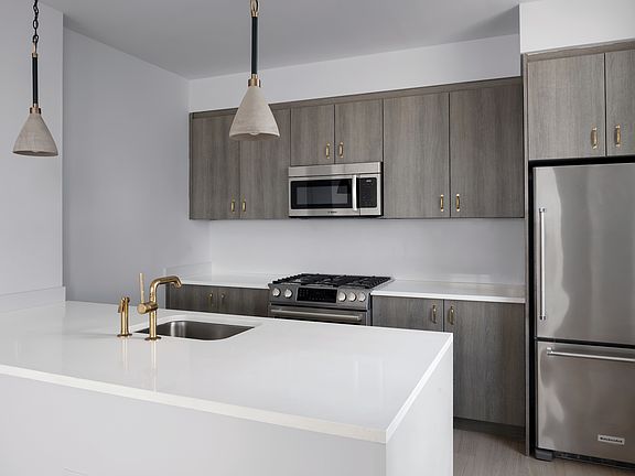 2nd image of 515 W 38th St APT 14K