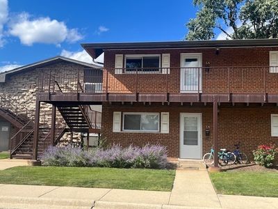 1910 W Hatherleigh Ct APT 2A, Mount Prospect, IL, 60056