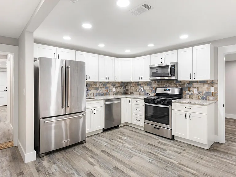 3/2 Kitchen