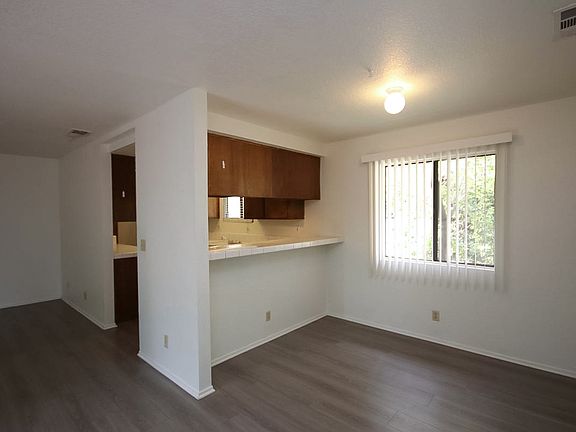 5th image of 54 N Oak Ave APT 3
